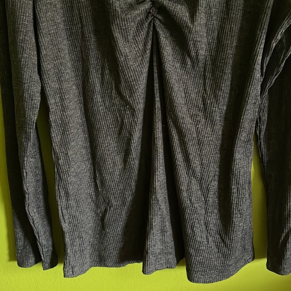 NWOT Uodim Charcoal Thermal Henley With Lace V Neck Collar Size XXL - Picture 3 of 5